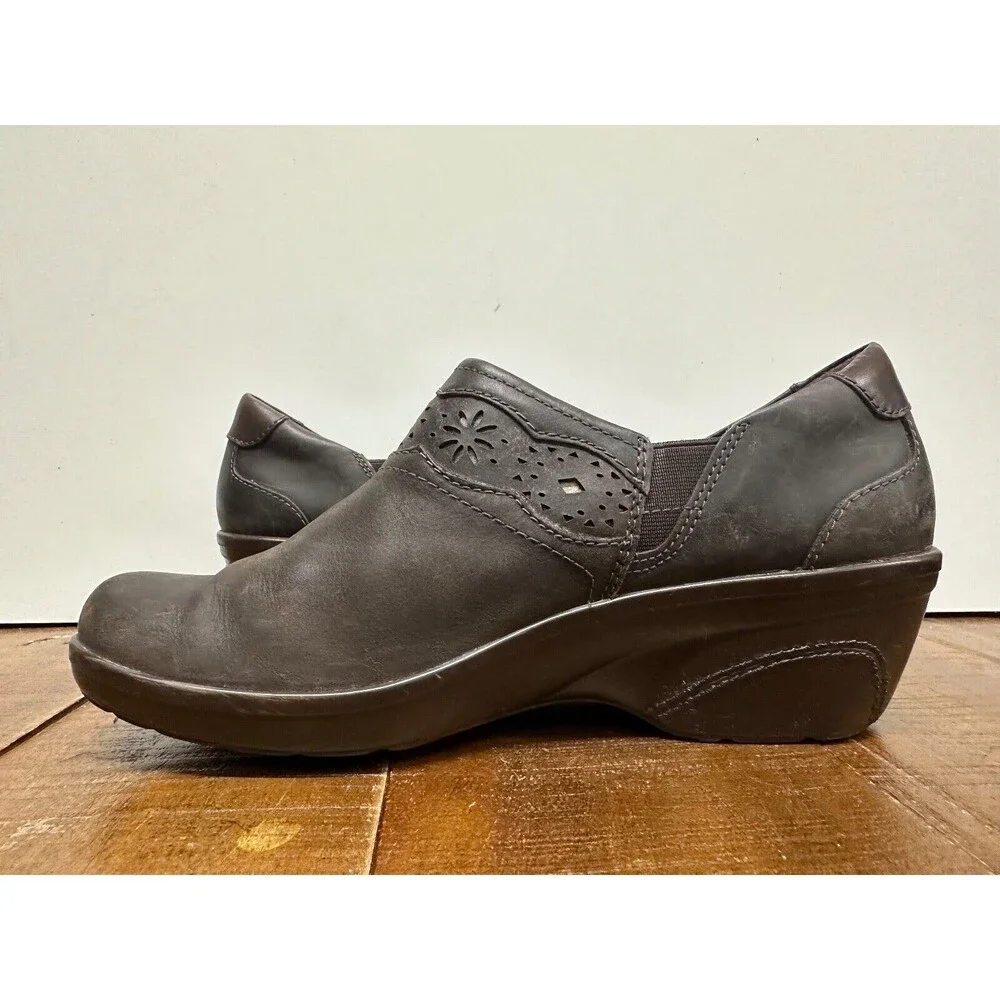 Clarks Black women size 9 M brown leather loafer comfort clogs 20701